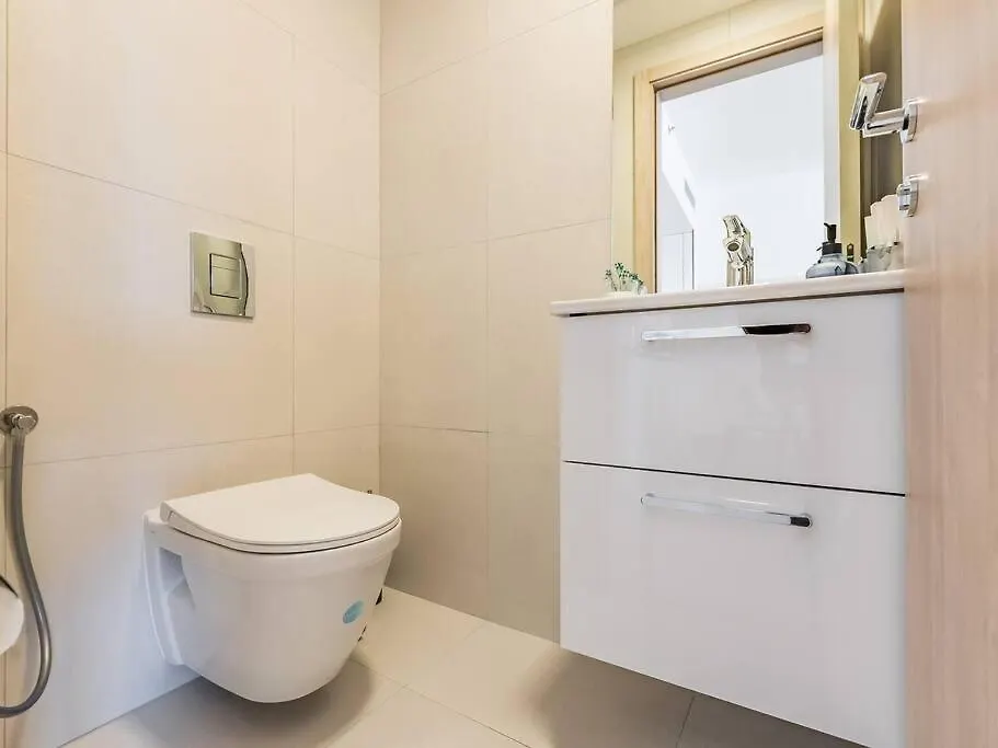 Apartment Modern Spacious- 2 Bedroom With Pool & Gym- Luma 22 Jvc Dubai